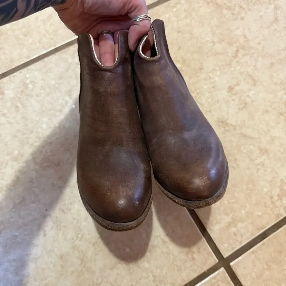 Freebird Darius heeled booties size 5